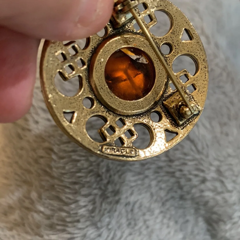 Vintage Miracle‎ Brooch Signed Beautiful Center Stone